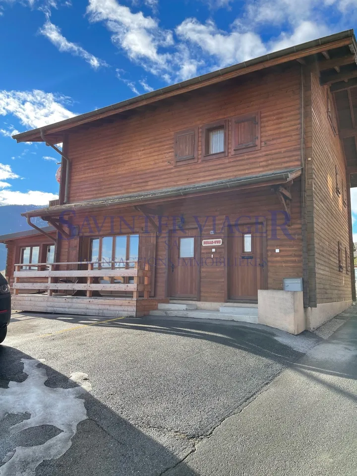 Chalet overlooking the valley in life annuity