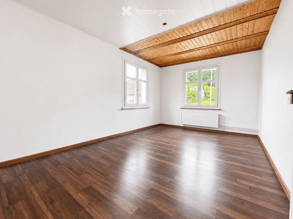 Charmante 3.5-Zimmer-Maisonettewohnung mit Dachgalerie und Gartenparadies in Weinfelden