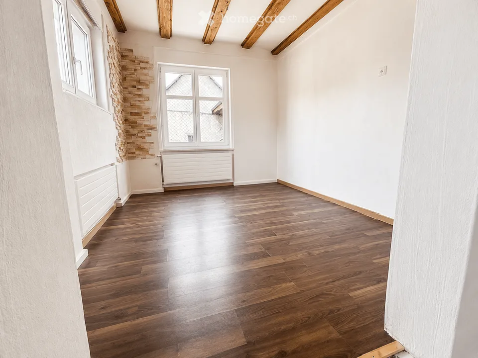 Charmante 3.5-Zimmer-Maisonettewohnung mit Dachgalerie und Gartenparadies in Weinfelden