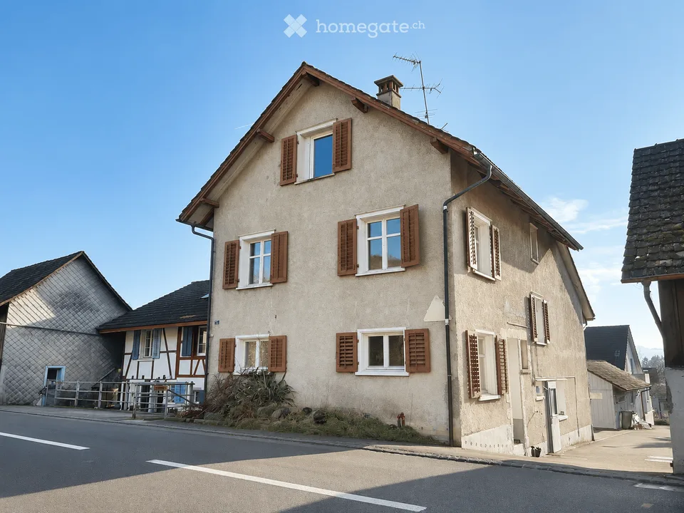 Charmante 3.5-Zimmer-Maisonettewohnung mit Dachgalerie und Gartenparadies in Weinfelden