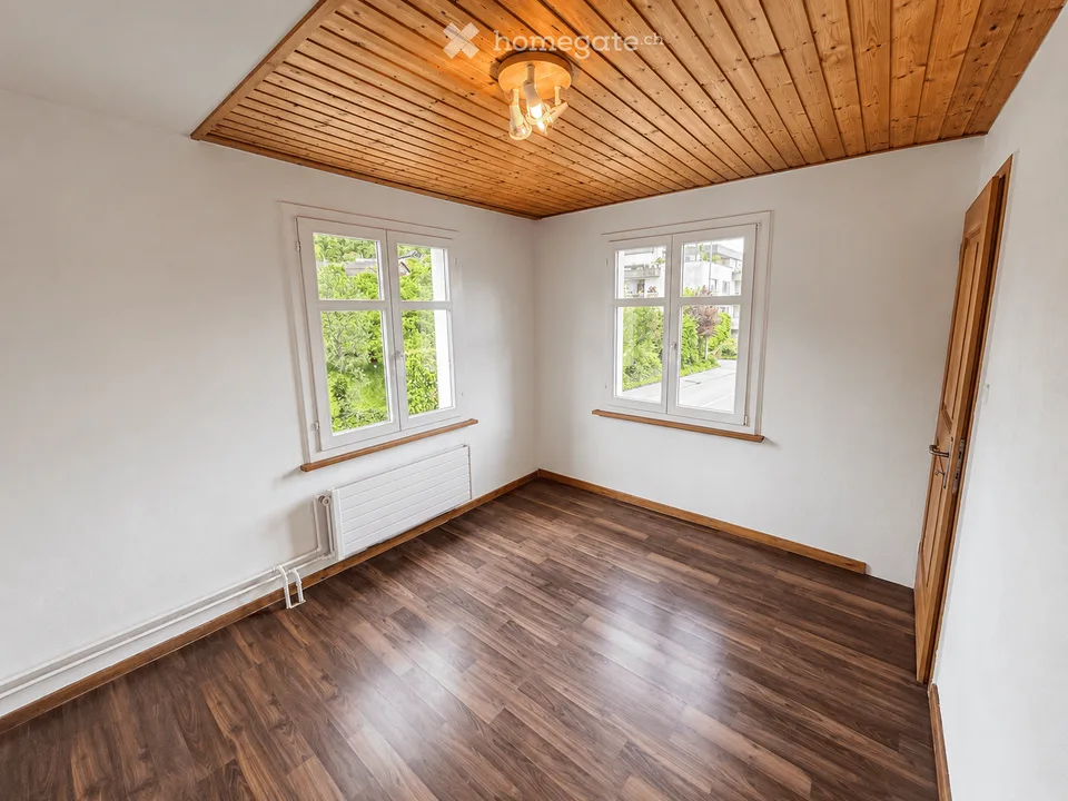 Charmante 3.5-Zimmer-Maisonettewohnung mit Dachgalerie und Gartenparadies in Weinfelden