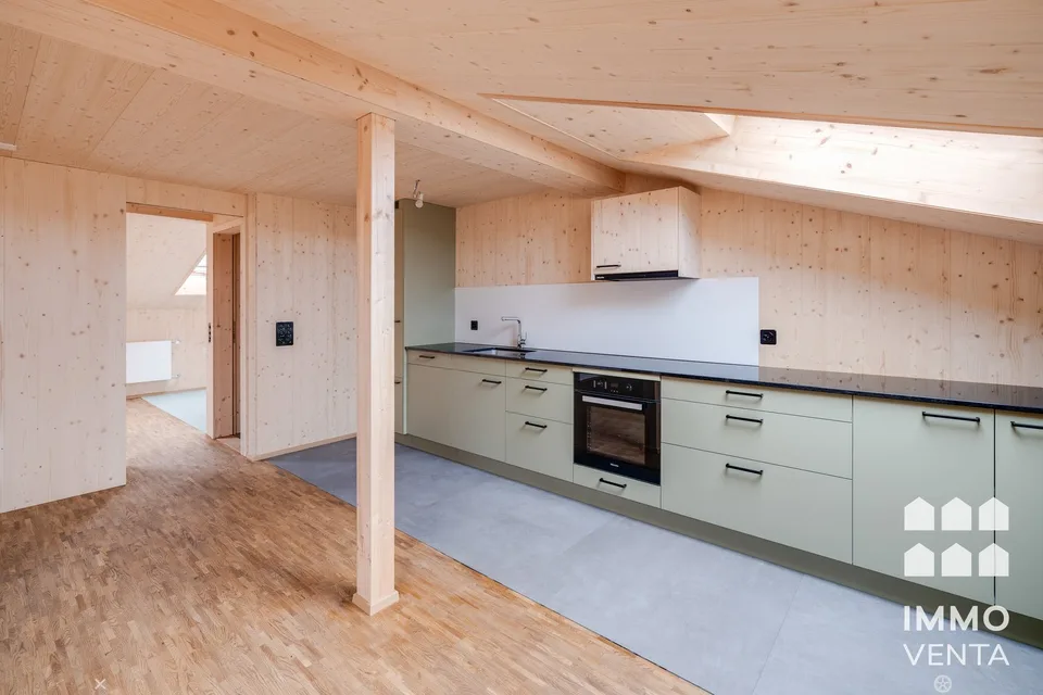 Exklusive 2.5-Zi.-Dachwohnung mit Terrasse in Biel | App. 2,5 pièces avec terrasse à Bienne