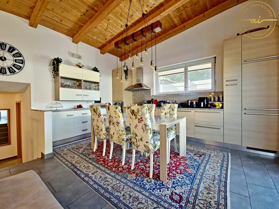 ACCOGLIENTE DUPLEX DI 4.5 LOCALI CON GRANDE SPAZIO ESTERNO PRIVATO A MAGLIASO