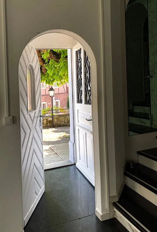 2 1/2 Zimmer Wohnung 108 m2 mit grosser Terrasse