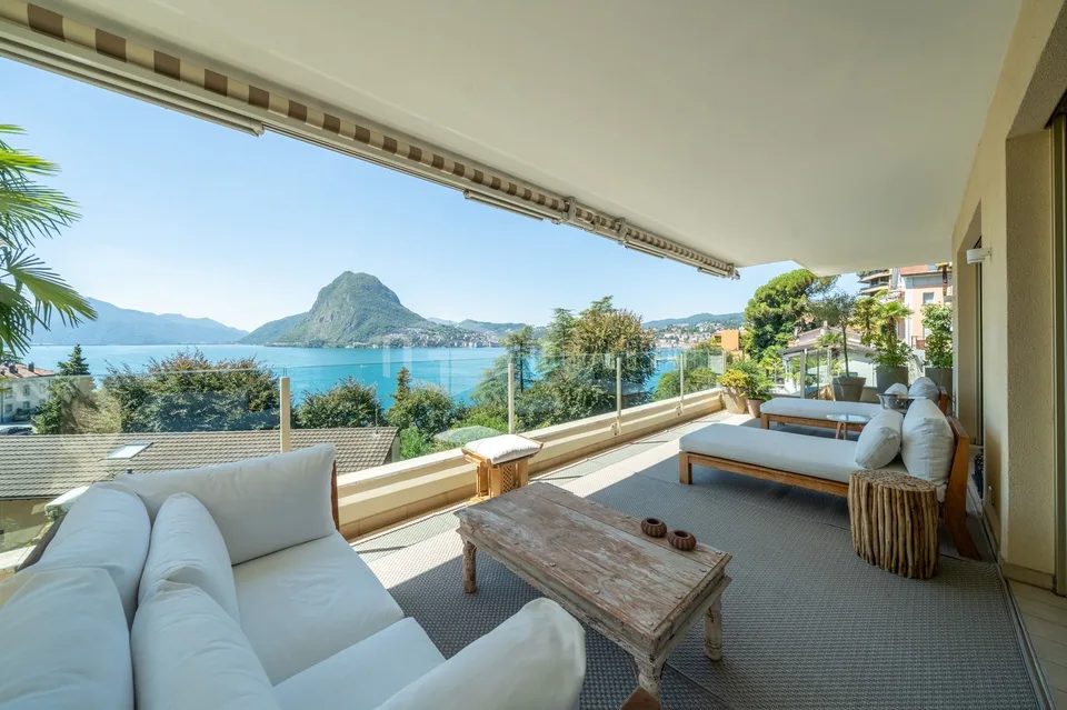 ELEGANZA CONTEMPORANEA CON VISTA LAGO A CASTAGNOLA. 3,5 LOCALI