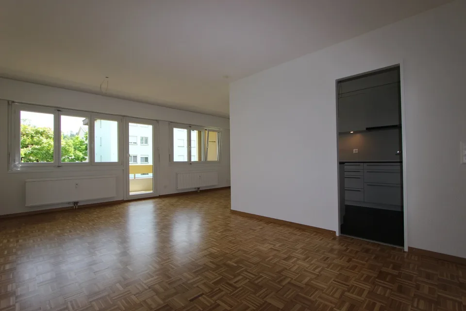 Freshly renovated 4.5-room apartment with balcony and view in Lyss