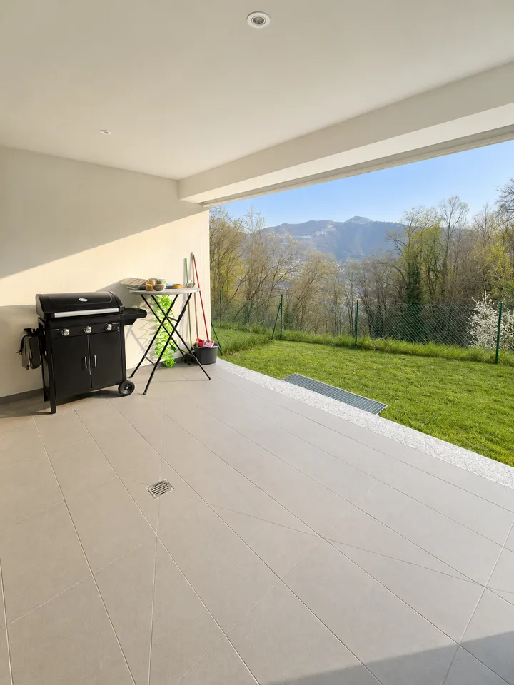 Modern 2.5-room apartment with garden and terrace in Pedrinate