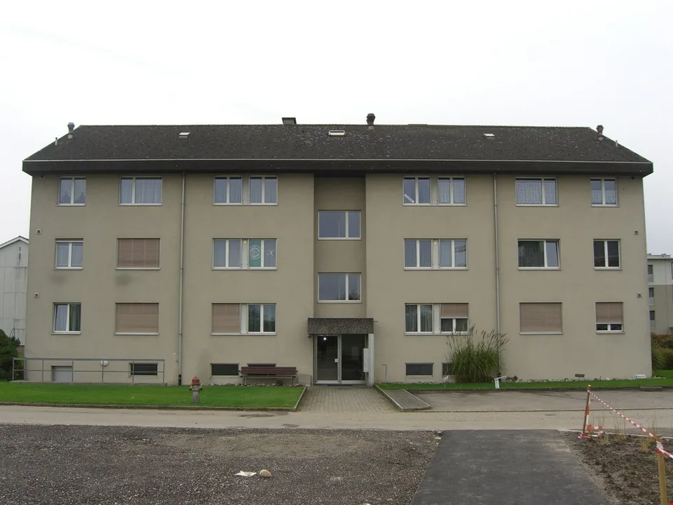 Affordable 4.5-room apartment with balcony in Gunzgen