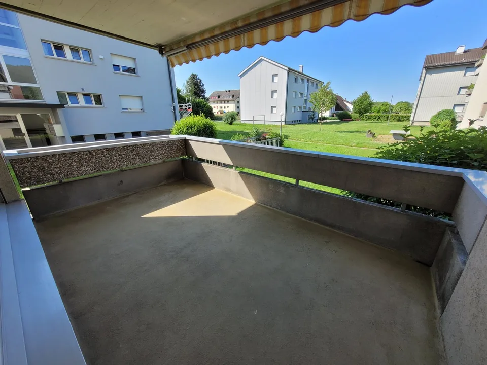 preiswerte 4.5-Zimmer-Wohnung mit Balkon in Gunzgen