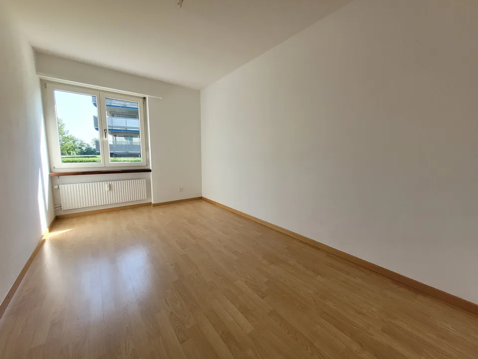 Affordable 4.5-room apartment with balcony in Gunzgen