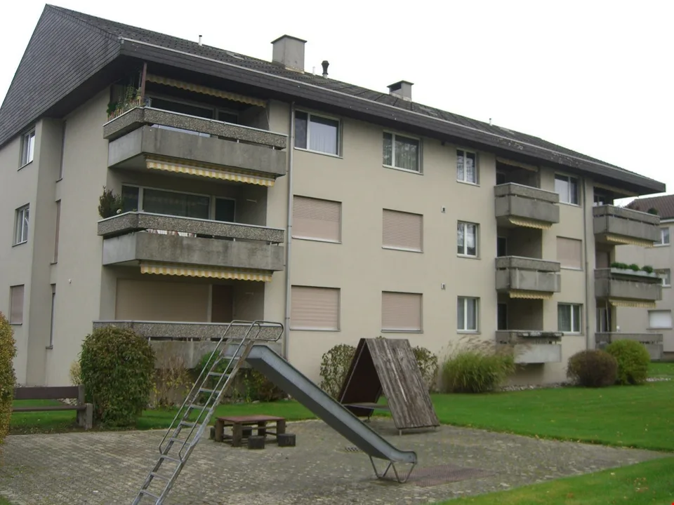Affordable 4.5-room apartment with balcony in Gunzgen