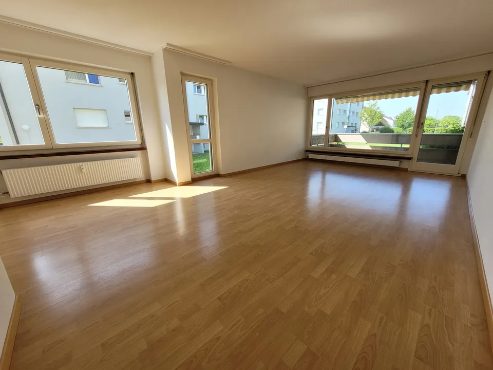 Affordable 4.5-room apartment with balcony in Gunzgen
