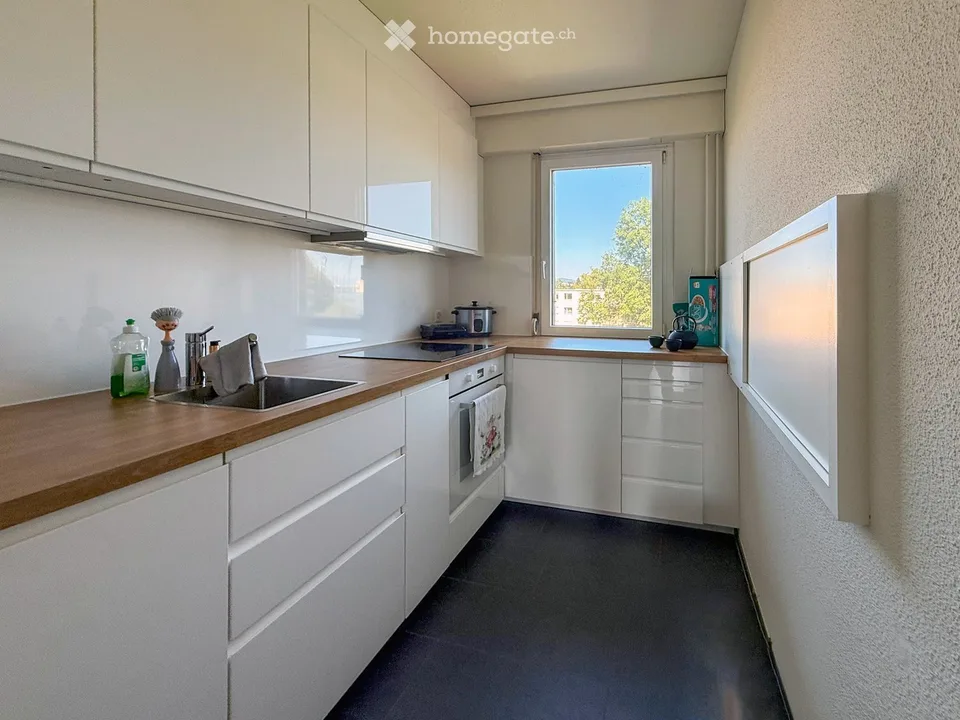 Sonnige 5.5-Zimmerwohnung mit Weitblick + Hobbyraum und Waschen