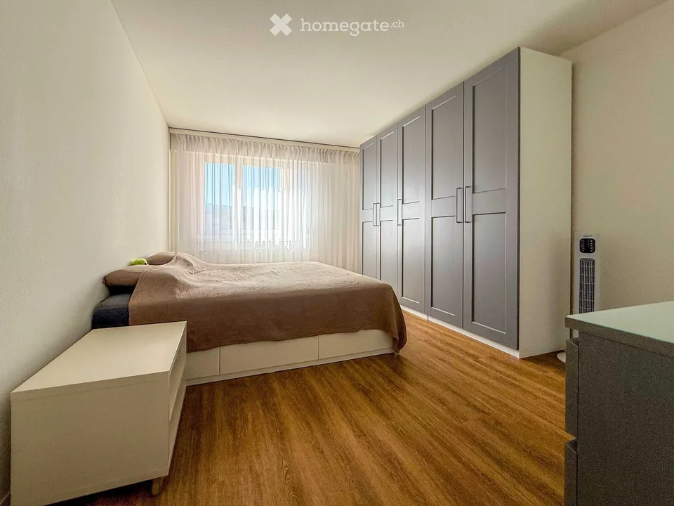 Sonnige 5.5-Zimmerwohnung mit Weitblick + Hobbyraum und Waschen