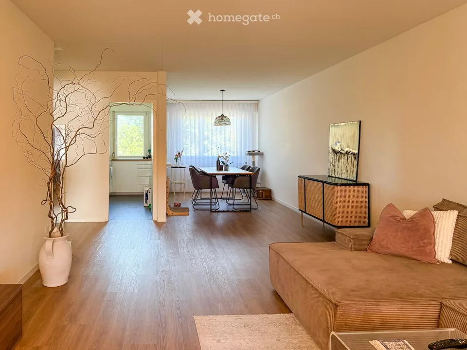 Sonnige 5.5-Zimmerwohnung mit Weitblick + Hobbyraum und Waschen