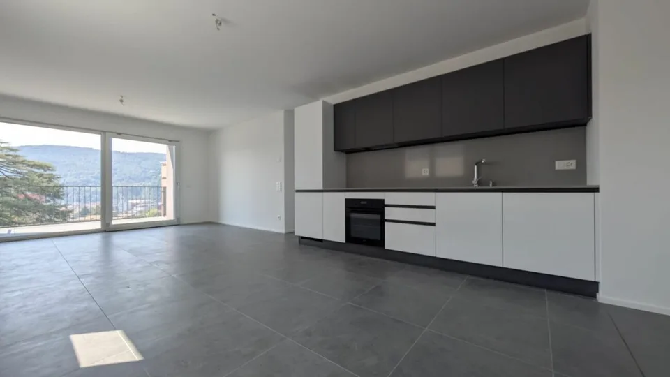 Großzügig, modernes Design und neu!