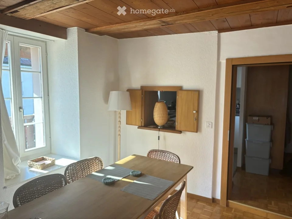 Appartement charmant et calme en basse-ville avec balcon privé et jardin commun