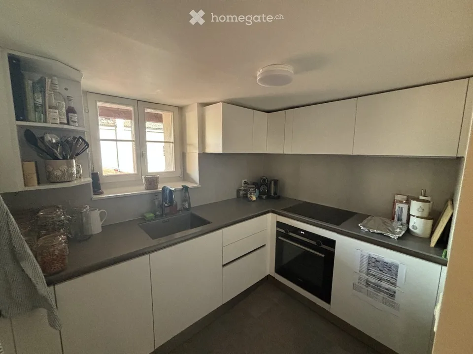Appartement charmant et calme en basse-ville avec balcon privé et jardin commun