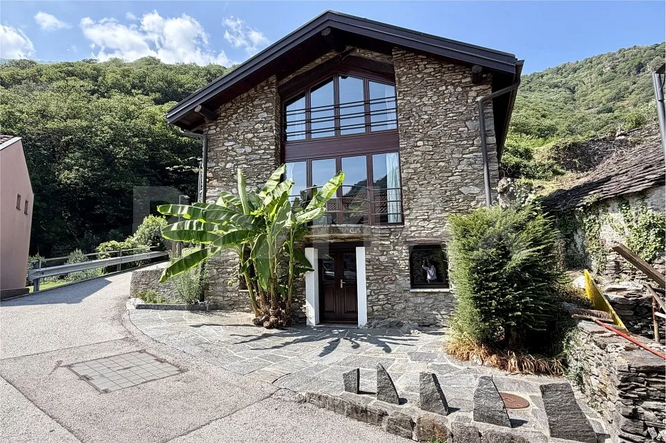 Autentico rustico ticinese con charme, giardino edificabile e scorci di assoluta tranquillità