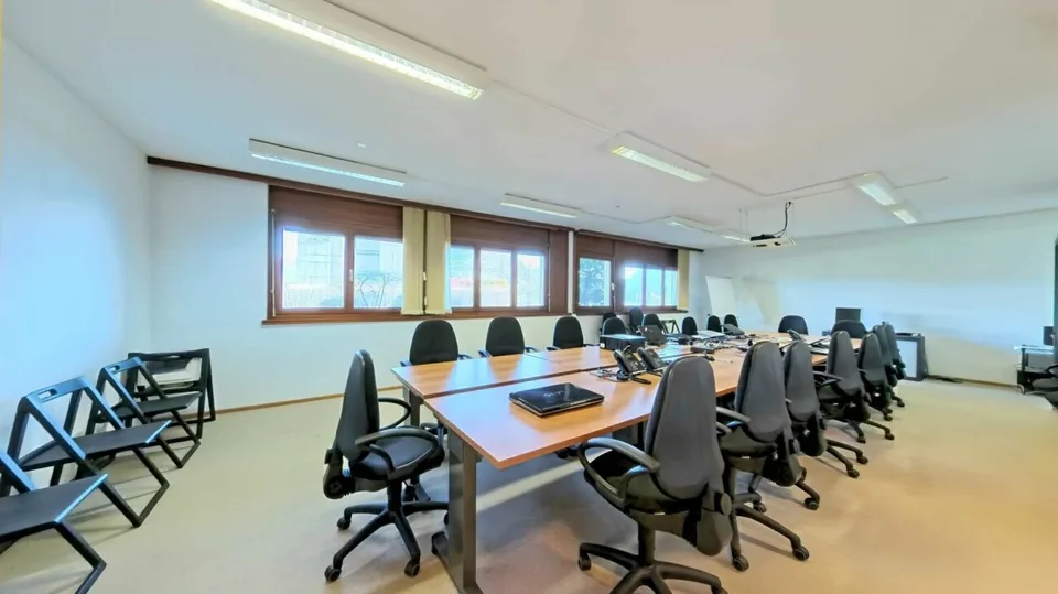 Lakefront Representative Office - Fractionable to Size