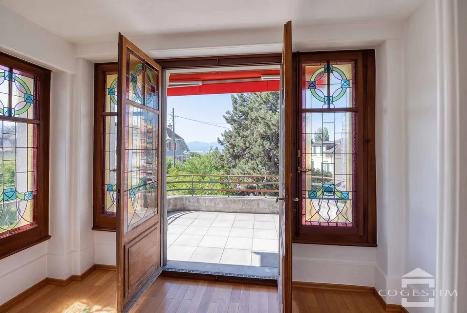 Appartement de caractère avec balcon et vue sur le Léman