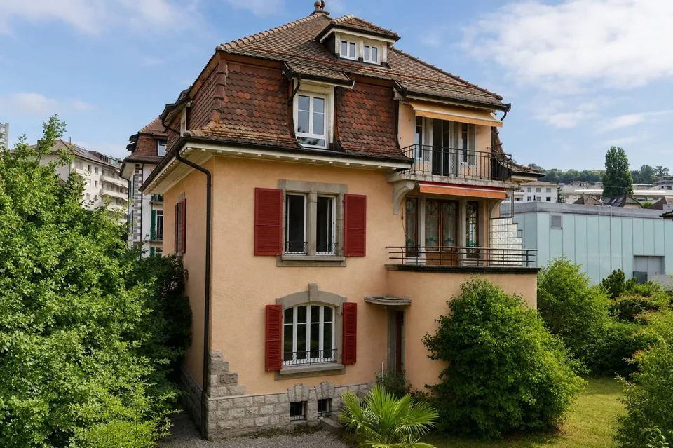 Charaktervolle Wohnung mit Balkon und Blick auf den Genfersee