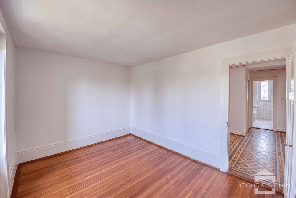 Charaktervolle Wohnung mit Balkon und Blick auf den Genfersee