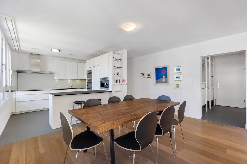 Hochwertige 4.5 Zimmer Wohnung mit sonniger Loggia und Felseneggblick