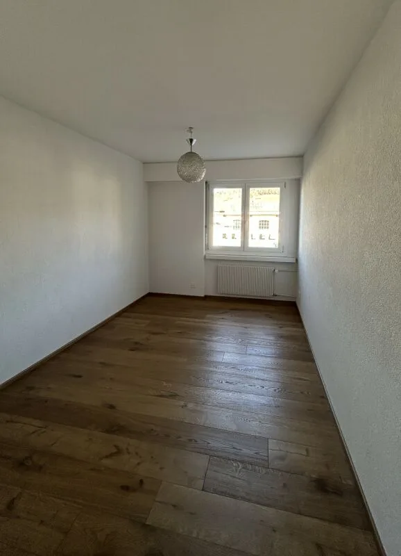 Appartamento luminoso con vista da sogno su Chläggi