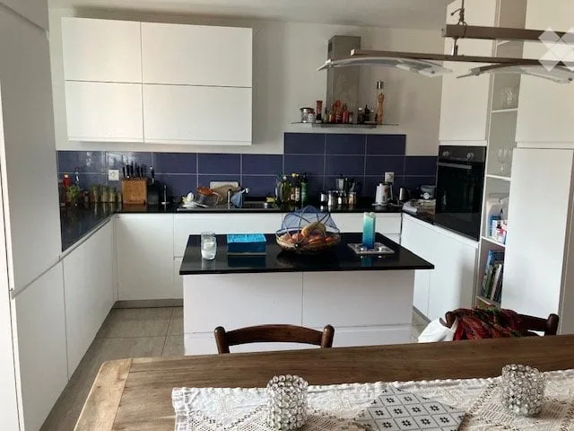 Mitbenutzte Wohnung - Zimmer mit Bad zu vermieten