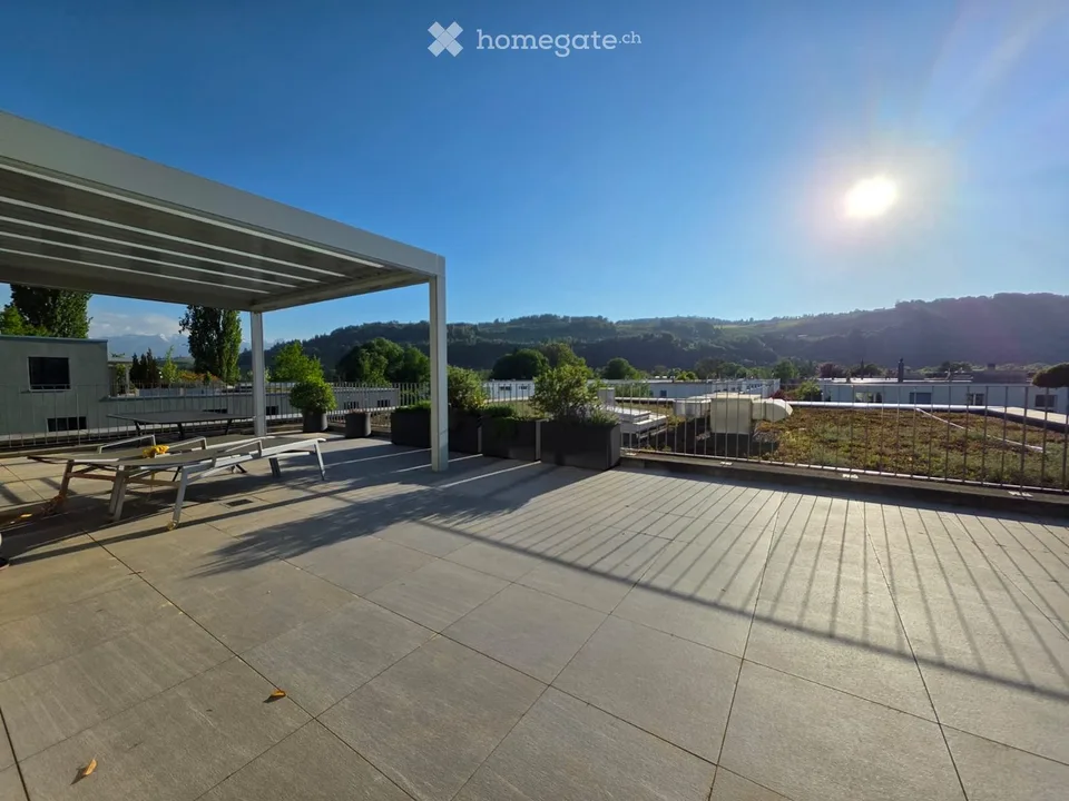 Rêve d'attique 5,5 pièces avec vue sur les montagnes & pergola tout temps
