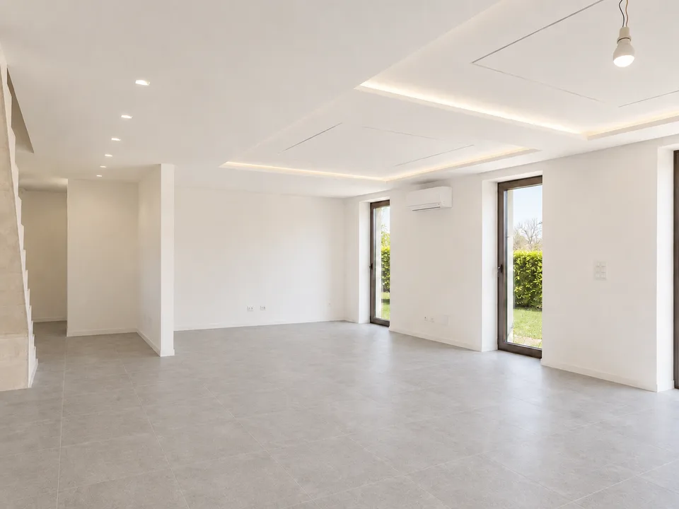 MODERNA CASA UNIFAMILIARE DI NUOVA COSTRUZIONE CON GIARDINO