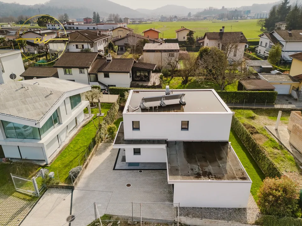 Modern Single-Family Villa with Garden in Ligornetto