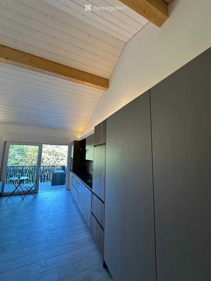 Beau studio neuf en attique