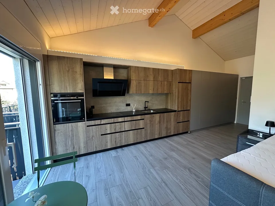 Beau studio neuf en attique