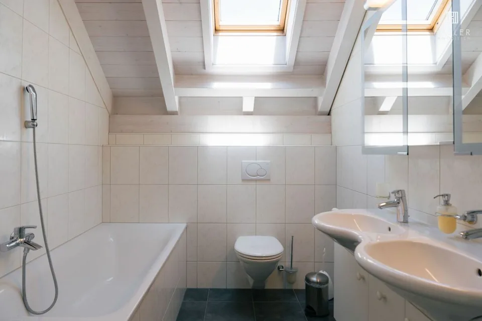 4½-Zimmer-Maisonette-Wohnung auf 3 Etagen zwischen See und Berge