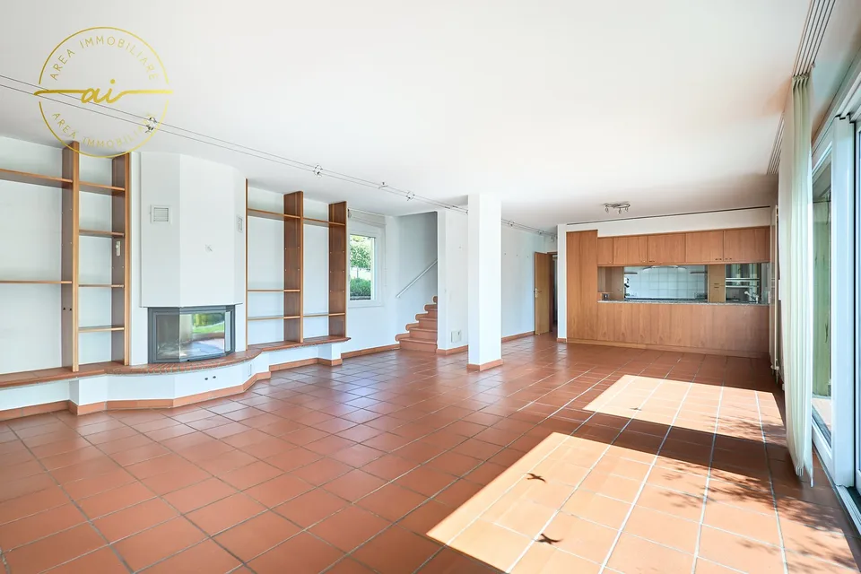 VILLA CON STUDIO SEPARATO E MERAVIGLIOSO GIARDINO