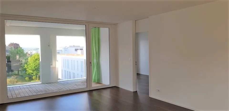 Modern living near the train station, attractive 3.5-room apartment with loggia