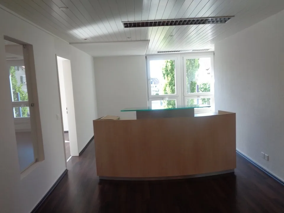 140m2 de bureaux ou d'espaces de pratique à louer dans un bon emplacement
