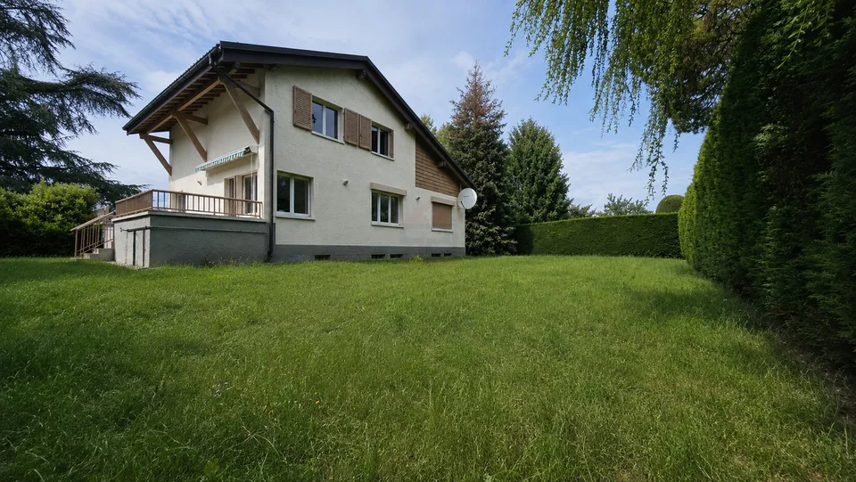 Élégante villa familiale dans un environnement résidentiel à Cointrin