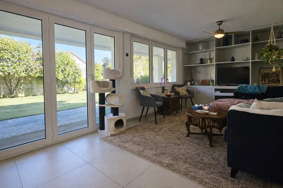 Élégante villa familiale avec grand jardin plat et fort potentiel à Founex