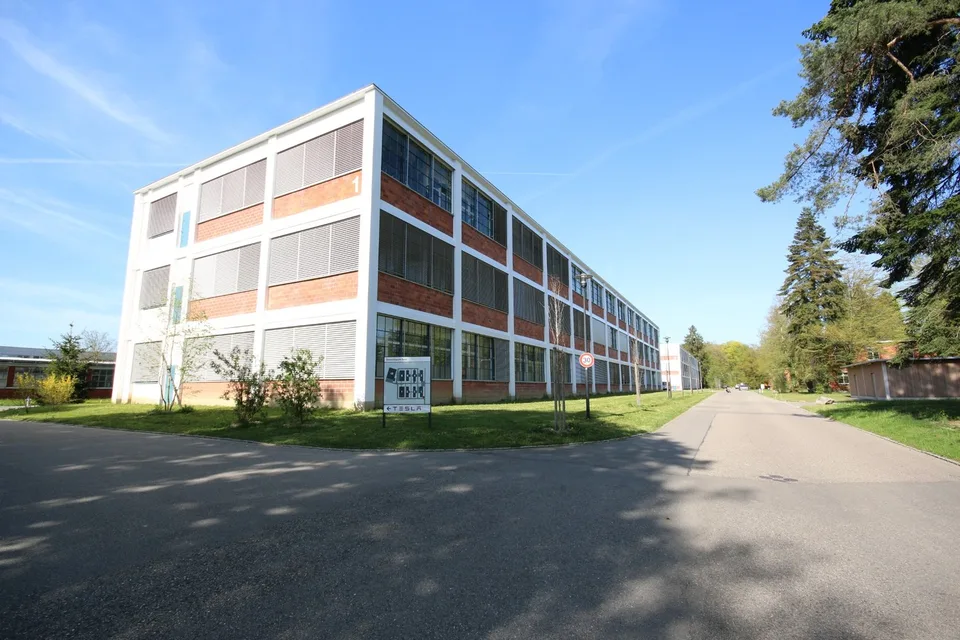 MODERNER ATELIERRAUM IM BATA PARK