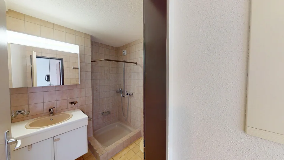 L'opportunità: appartamento spazioso 4,5 locali con potenziale di ristrutturazione e balcone soleggiato – foto 6 di 16