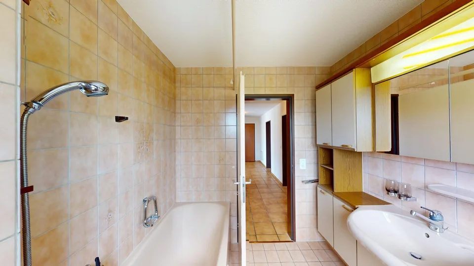 Die Gelegenheit: grosszügige 4.5-Zimmerwohnung mit Renovationspotenzial und sonnigem Balkon