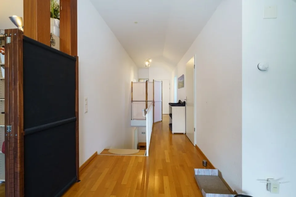 Spazioso. Tranquillo. Vicino alla natura. - Appartamento maisonette 5.5 locali a Muttenz – foto 12 di 25