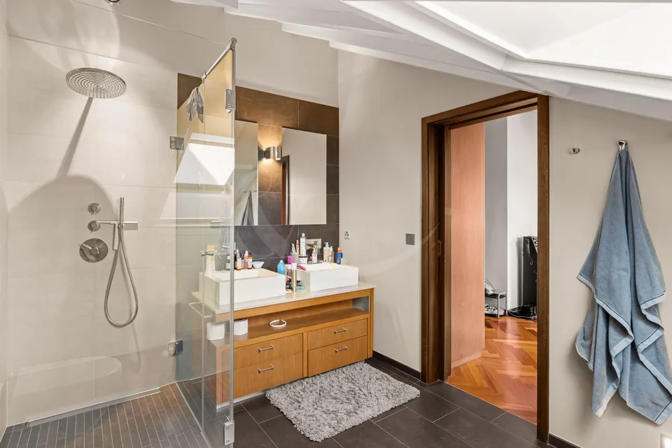 Anières village, a rare attic facing the Lake