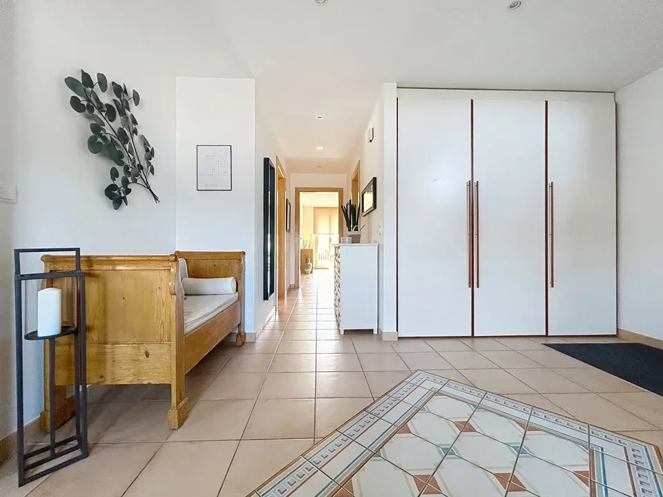 Geräumige Familienvilla mit Charakter und großem Garten (Laténa)