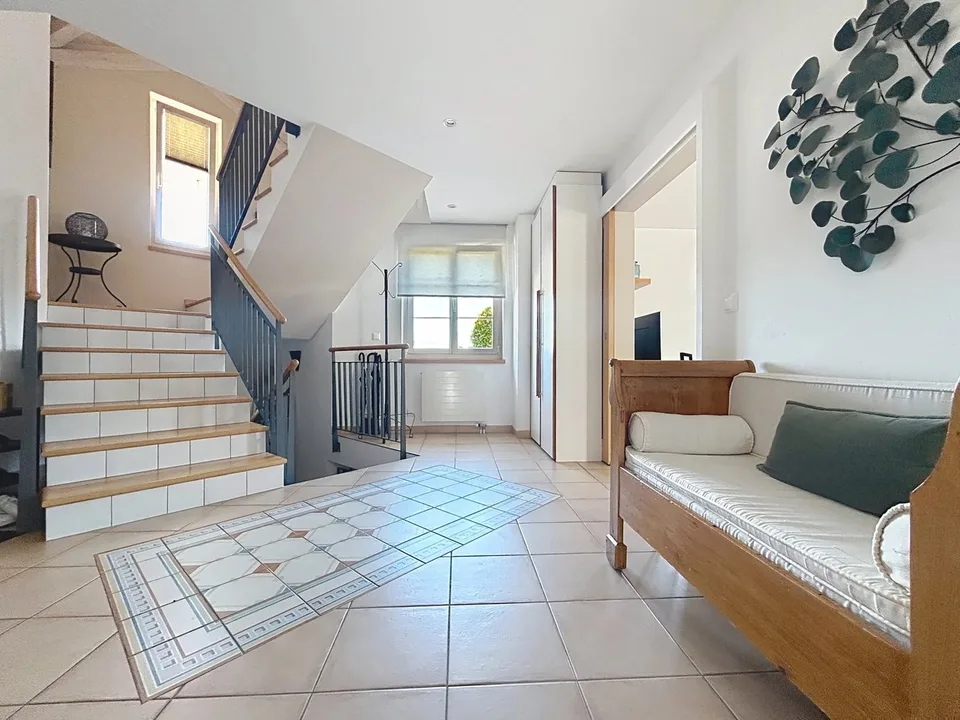 Geräumige Familienvilla mit Charakter und großem Garten (Laténa)