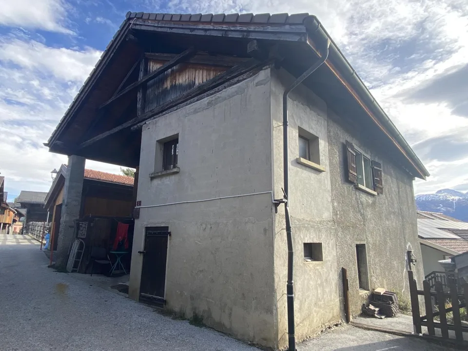 Village house with rental potential in the heart of Arbaz