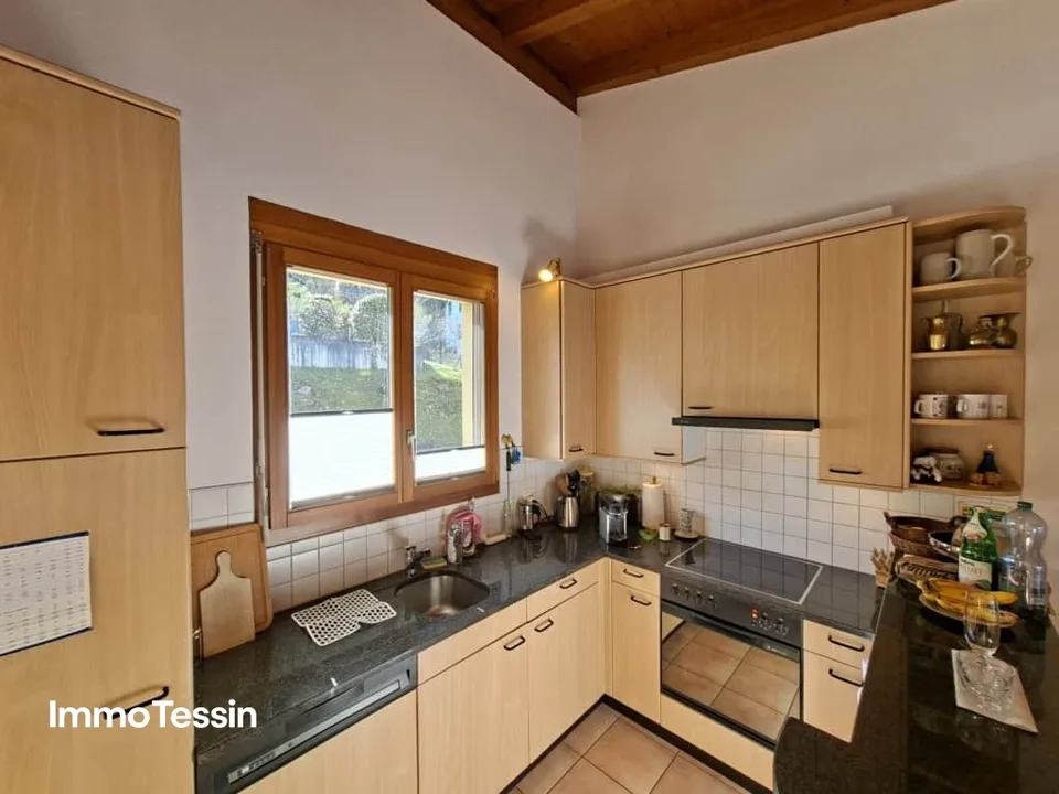 Haus mit atemberaubender 180 Panorama-Seesicht auf den Lago Maggiore, Terrasse, Garten und direkter Zufahrt – Foto 9 von 13